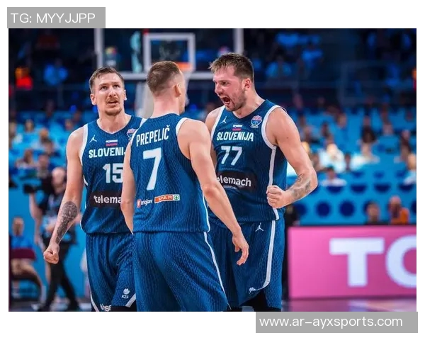 施罗德调侃东契奇要让他展现真实实力东契奇轻松回应展现幽默风采 施罗德调侃东契奇要让他展现真实实力东契奇轻松回应展现幽默风采