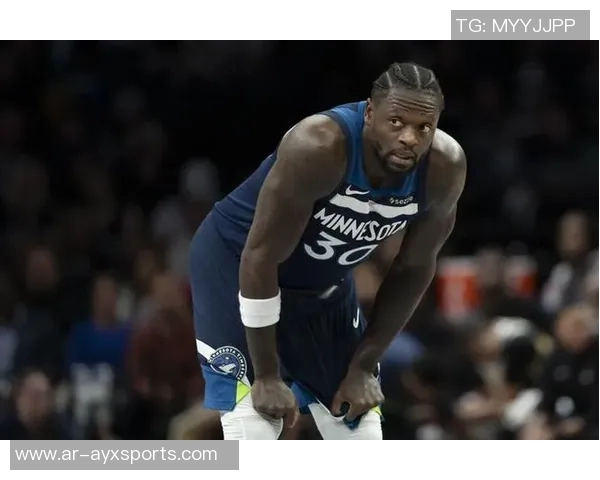 兰德尔半场表现稳定11投6中贡献14分4篮板1助攻1抢断